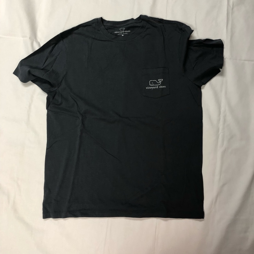 Men’s Vineyard Vines whale Tee